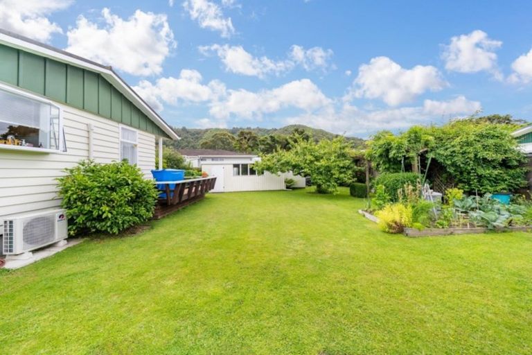 Photo of property in 4 Ruapae Grove, Trentham, Upper Hutt, 5018