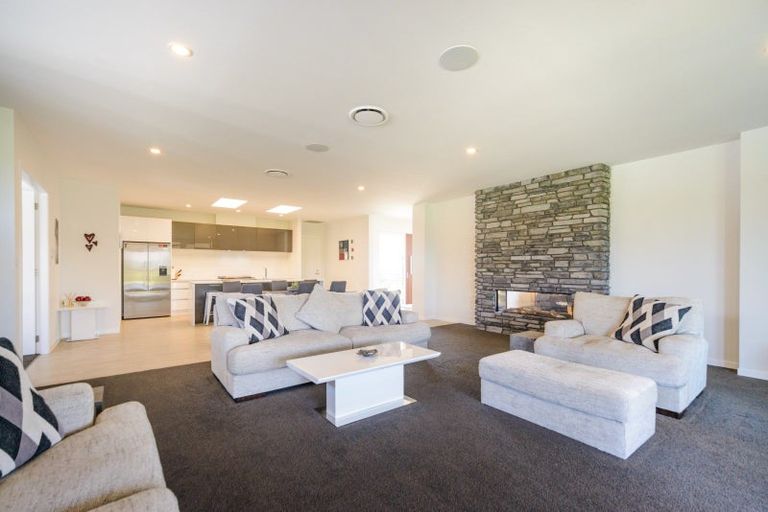 Photo of property in 33 Hartwell Drive, Kelvin Grove, Palmerston North, 4470