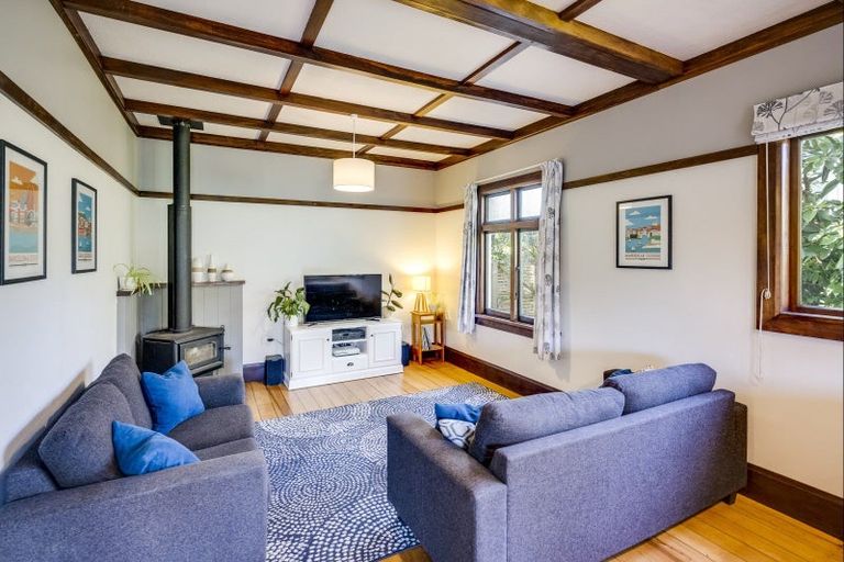 Photo of property in 82 Napier Terrace, Hospital Hill, Napier, 4110