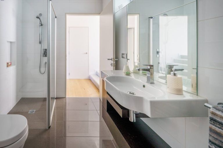 Photo of property in 19a Sunrise Bay Drive, Wanaka, 9305