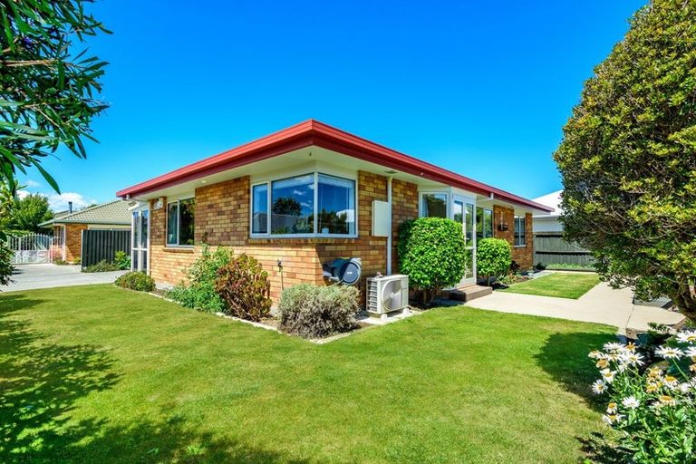 Photo of property in 7b Ronald George Place, Parklands, Christchurch, 8083