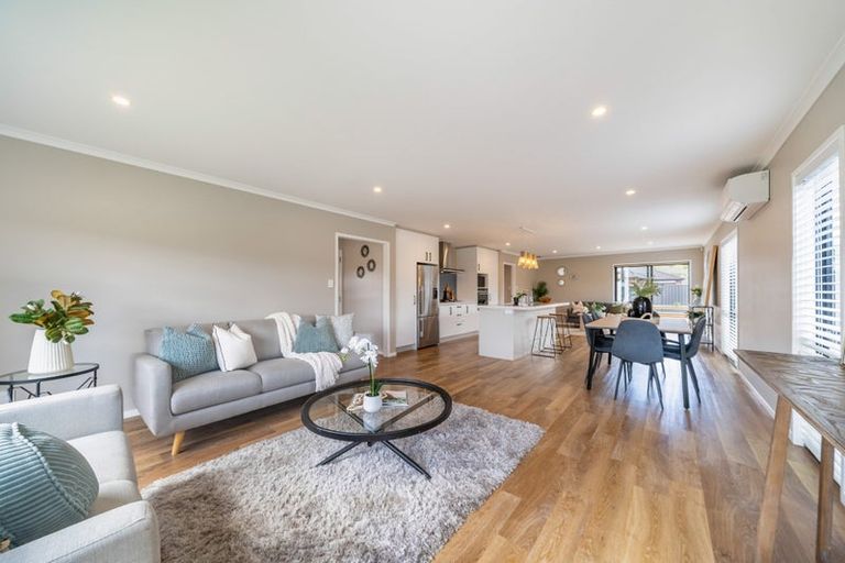 Photo of property in 19 Te Kaeaea Crescent, Wallaceville, Upper Hutt, 5018