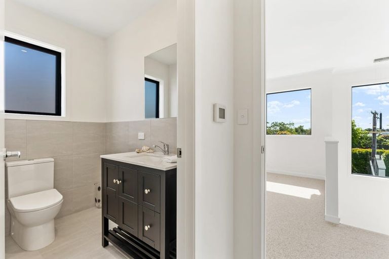 Photo of property in 12a Walbrook Road, Manly, Whangaparaoa, 0930