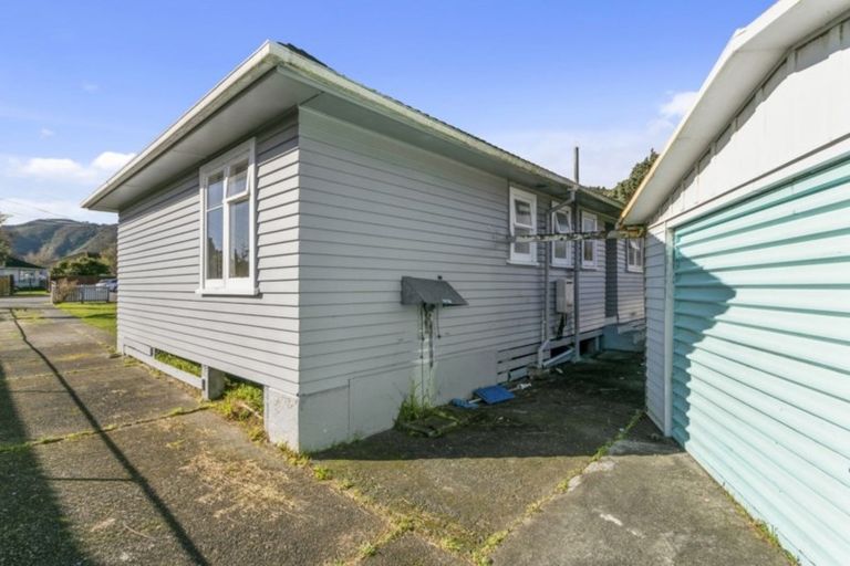 Photo of property in 17 Mckay Street, Wainuiomata, Lower Hutt, 5014