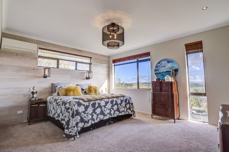 Photo of property in 15 Tironui Terrace, Western Heights, Hamilton, 3200