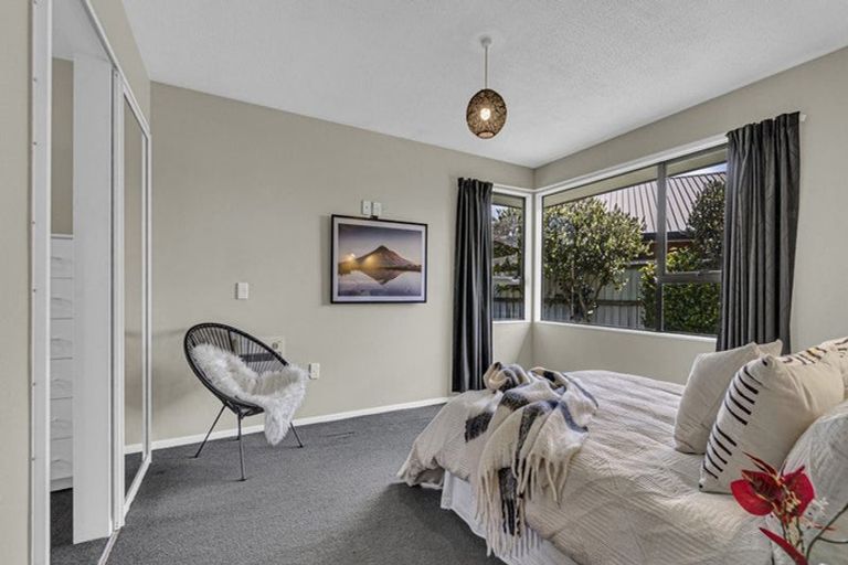 Photo of property in 6 Shenley Drive, Belfast, Christchurch, 8051