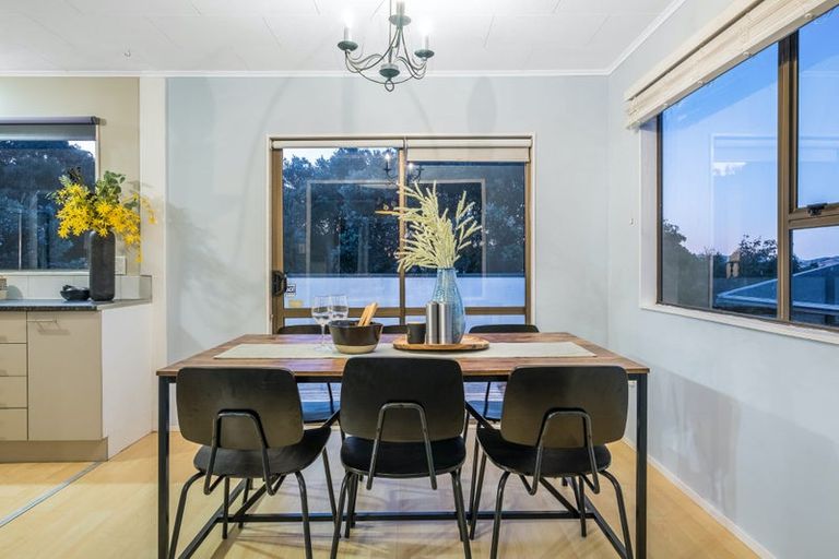 Photo of property in 16 Parkinson Close, Whitby, Porirua, 5024