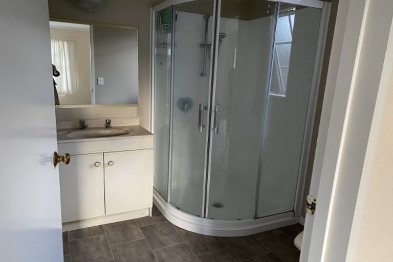 Photo of property in 16 Rosebank Avenue, Kelvin Grove, Palmerston North, 4414