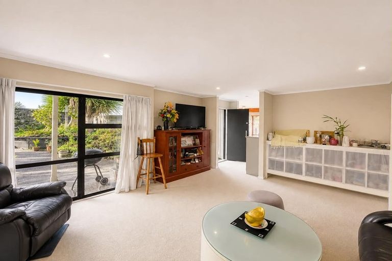Photo of property in 30 Charles Dickens Drive, Mellons Bay, Auckland, 2014