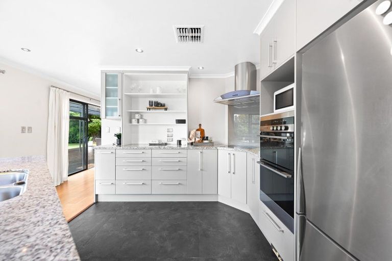 Photo of property in 16 Hampshire Court, Flagstaff, Hamilton, 3210