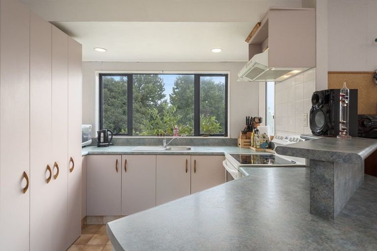 Photo of property in 8 Wade Place, Welcome Bay, Tauranga, 3175