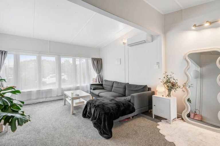 Photo of property in 1305 Whangaparaoa Road, Army Bay, Whangaparaoa, 0930