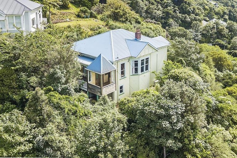 Photo of property in 39 Garden Road, Northland, Wellington, 6012