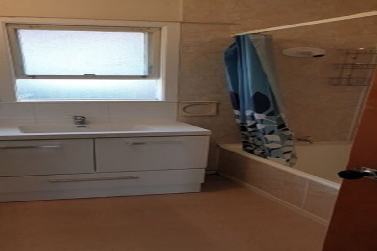 Photo of property in 19 Lyford Crescent, Sunnynook, Auckland, 0620