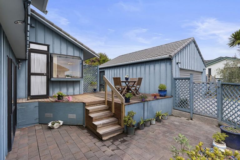 Photo of property in 8 Landsberg Way, Windsor Park, Auckland, 0632