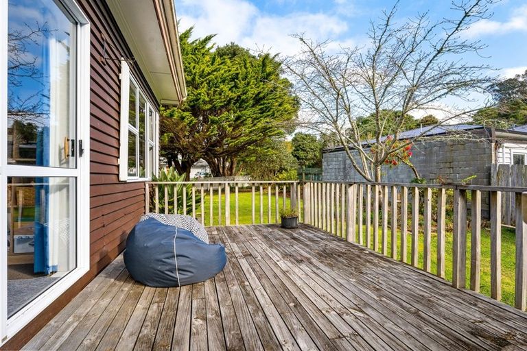 Photo of property in 52 The Drive, Tawa, Wellington, 5028