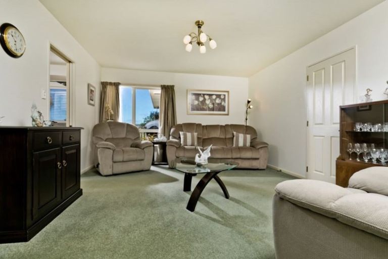 Photo of property in 133 Awaroa Road, Sunnyvale, Auckland, 0612