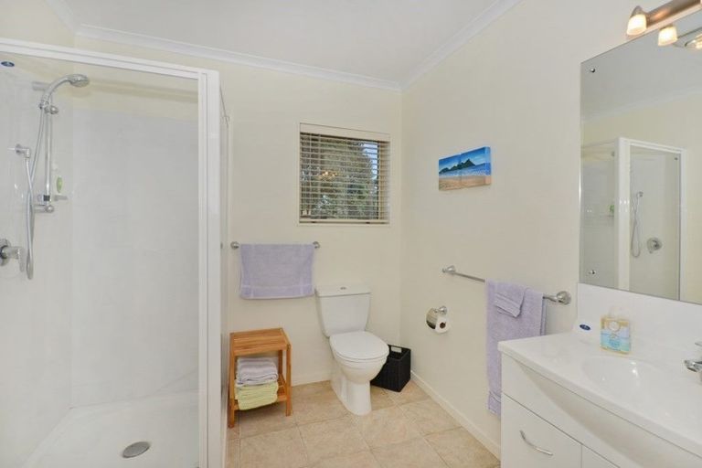Photo of property in 6 Ishtar Place, One Tree Point, 0118