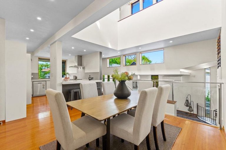 Photo of property in 65 Forrest Hill Road, Milford, Auckland, 0620