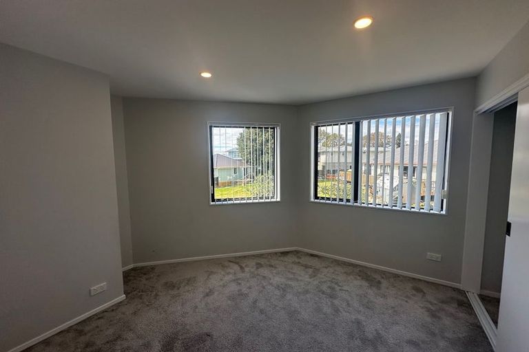 Photo of property in 8 Whangamaru Way, Papakura, 2110