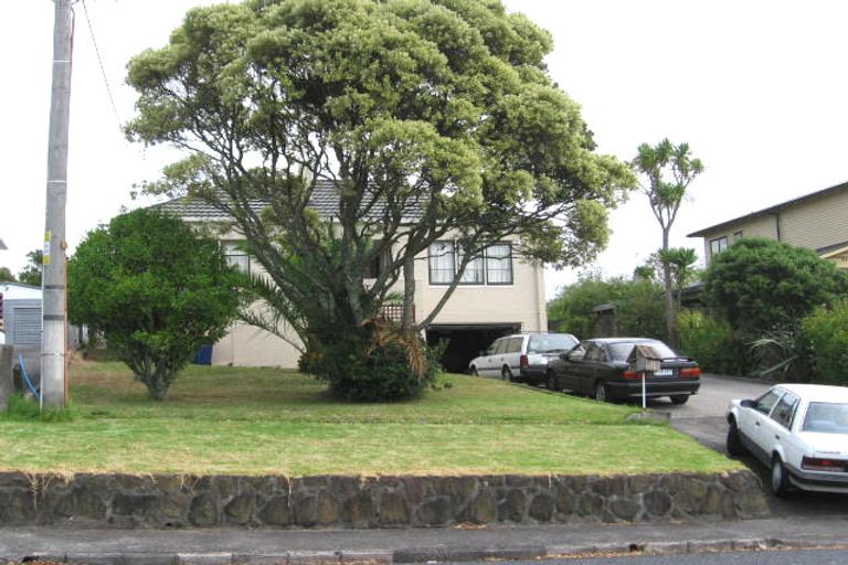 Photo of property in 97 Awaroa Road, Sunnyvale, Auckland, 0612