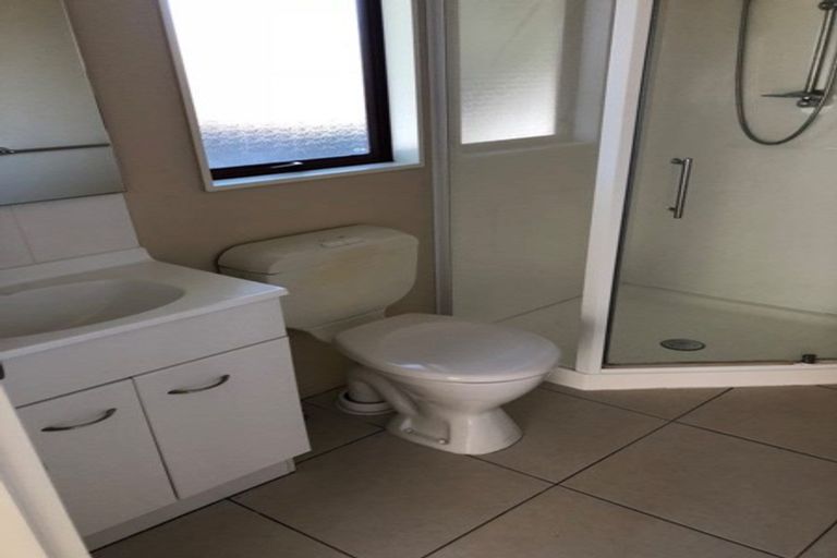 Photo of property in 37 Mcewen Crescent, Riverstone Terraces, Upper Hutt, 5018