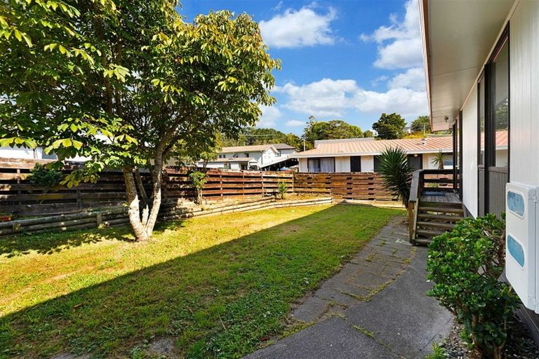 Photo of property in 2/76 Parrs Cross Road, Henderson, Auckland, 0612