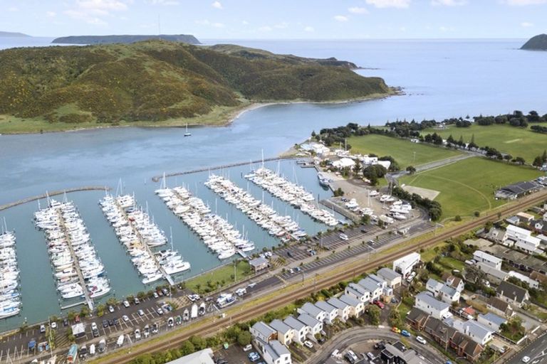 Photo of property in 8 Marina View, Paremata, Porirua, 5026