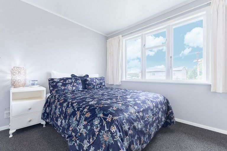 Photo of property in 76-78 Sievers Grove, Cannons Creek, Porirua, 5024