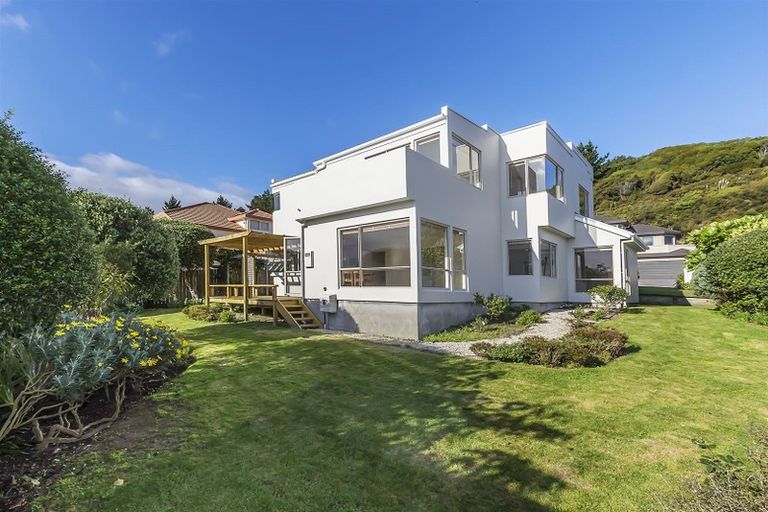 Photo of property in 2 Glengavel Grove, Papakowhai, Porirua, 5024