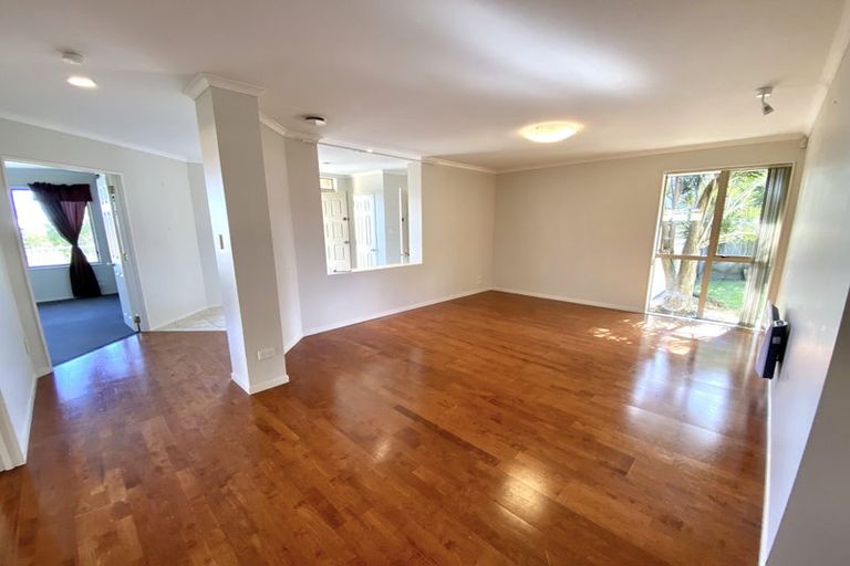 Photo of property in 28 Black Teal Close, Unsworth Heights, Auckland, 0632