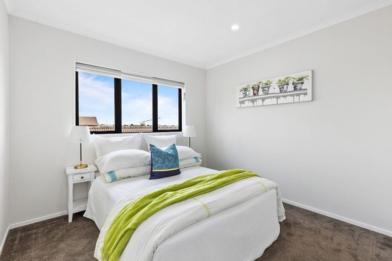 Photo of property in 4225a Great North Road, Glendene, Auckland, 0602