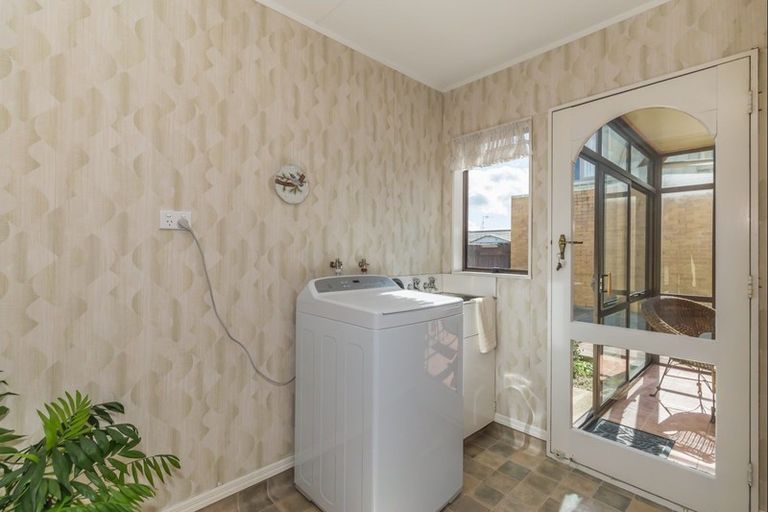 Photo of property in 37 Weraroa Road, Levin, 5510