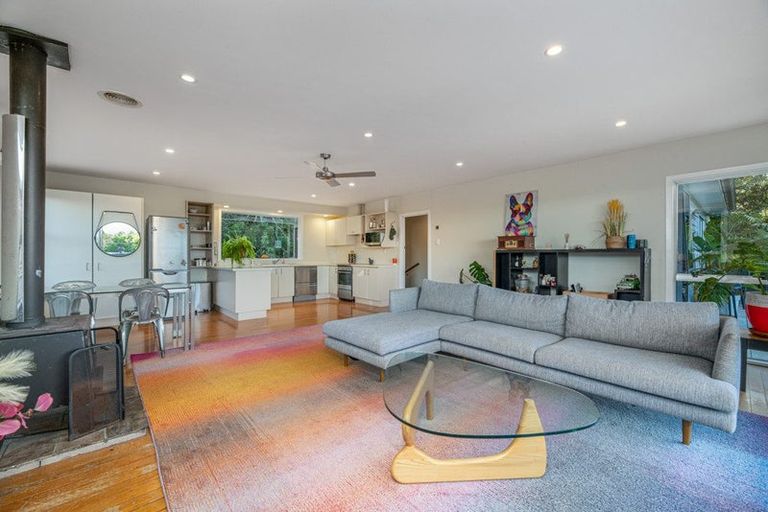 Photo of property in 20 Raroa Terrace, Waiatarua, Auckland, 0604