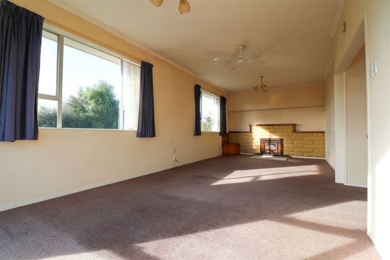 Photo of property in 60 Timaru Road, Waimate, 7924