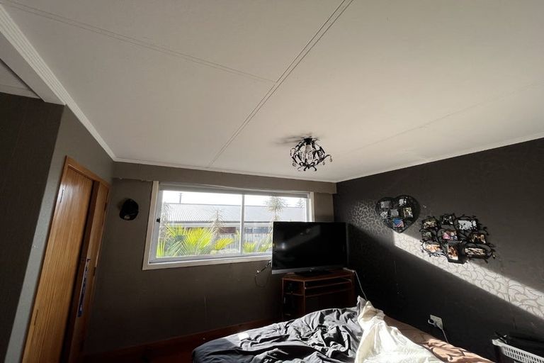Photo of property in 15 Manu Crescent, Upper Vogeltown, New Plymouth, 4310