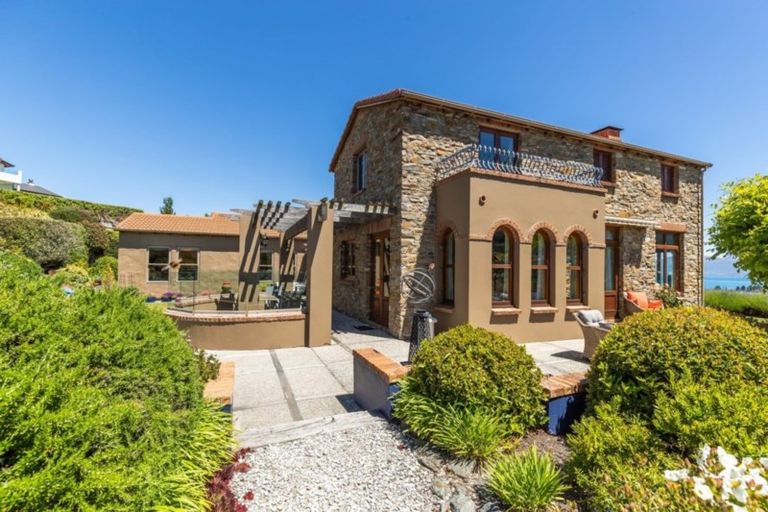 Photo of property in 1 Garland Terrace, Kelvin Heights, Queenstown, 9300