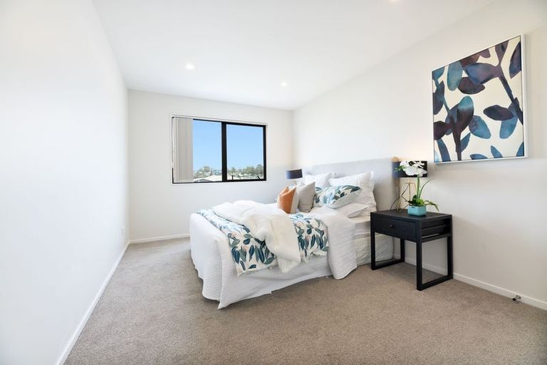 Photo of property in 6/60 Kelman Road, Kelston, Auckland, 0602