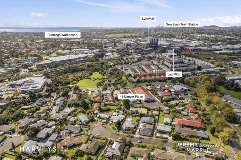 Photo of property in 11 Denyer Place, New Lynn, Auckland, 0600