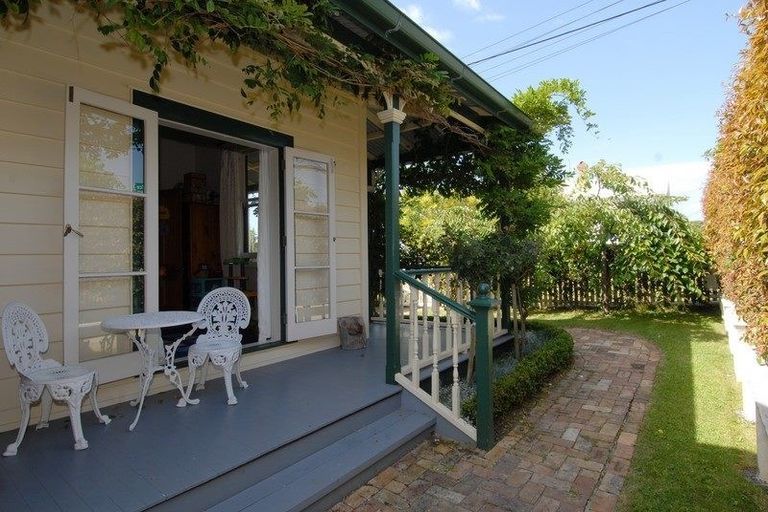 Photo of property in 2/21 Cowper Street, Devonport, Auckland, 0624