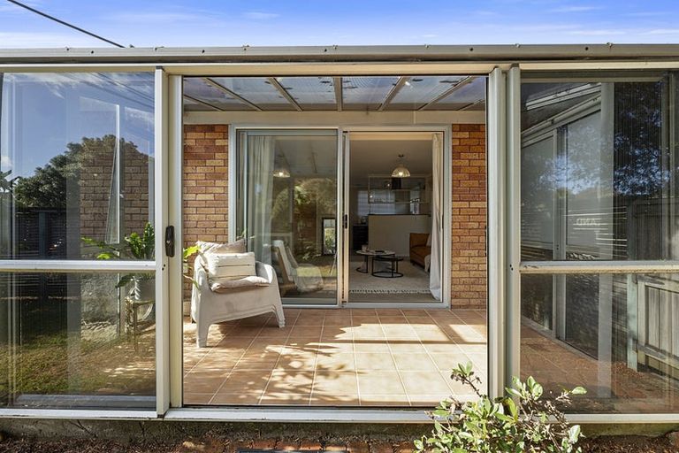 Photo of property in 10 Shortland Street, Lower Vogeltown, New Plymouth, 4310