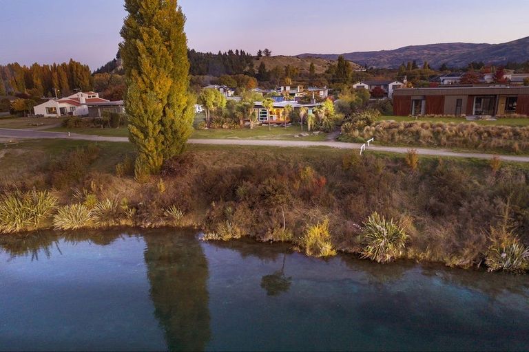 Photo of property in 10 Bridgewater Terrace, Albert Town, Wanaka, 9305