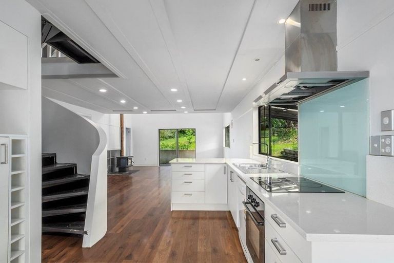 Photo of property in 87 Tawa Road, Kumeu, 0891