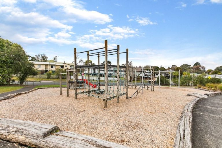 Photo of property in 4 Midgley Road, West Harbour, Auckland, 0618