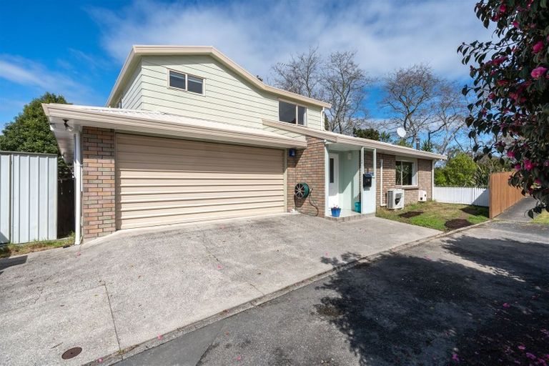 Photo of property in 14 Essendon Court, Glenview, Hamilton, 3206