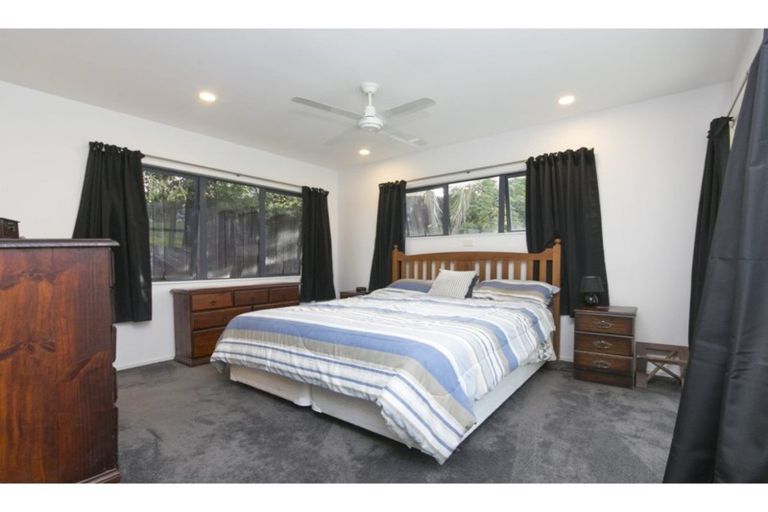 Photo of property in 16 Denehurst Drive, Waimauku, 0812