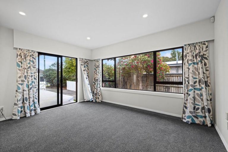 Photo of property in 26 Liverton Crescent, Bishopdale, Christchurch, 8053