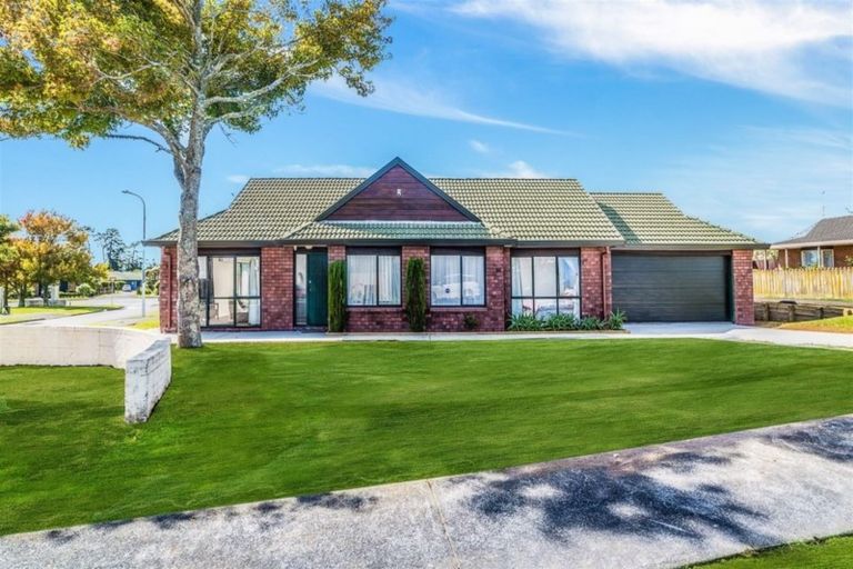 Photo of property in 2 Shenton Place, Burswood, Auckland, 2013