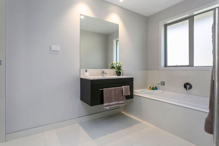 Photo of property in 2/1 Lowe Road, Rukuhia, Hamilton, 3282