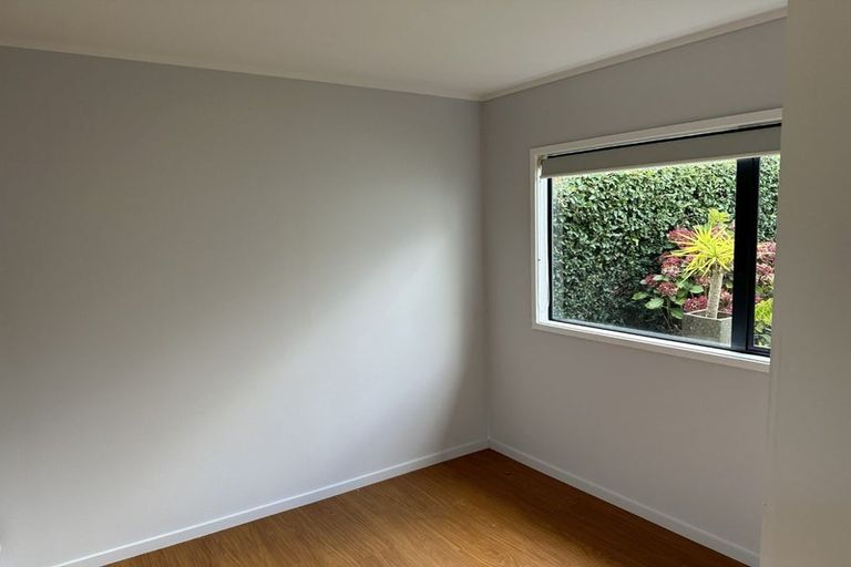 Photo of property in 5 Angeline Place, Massey, Auckland, 0614